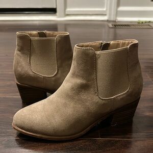Treasure & Bond Veronica Tan Suede Ankle Boots- Girls size 3